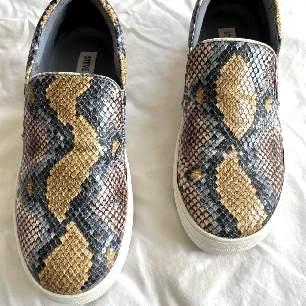 Steve Madden snakeskin print platform slip Ons size 7